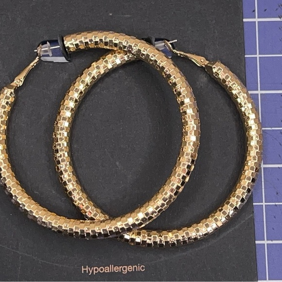 New Madden NYC Gold Hoop Earrings Disco Ball Look Classic Posh Back - Picture 3 of 9